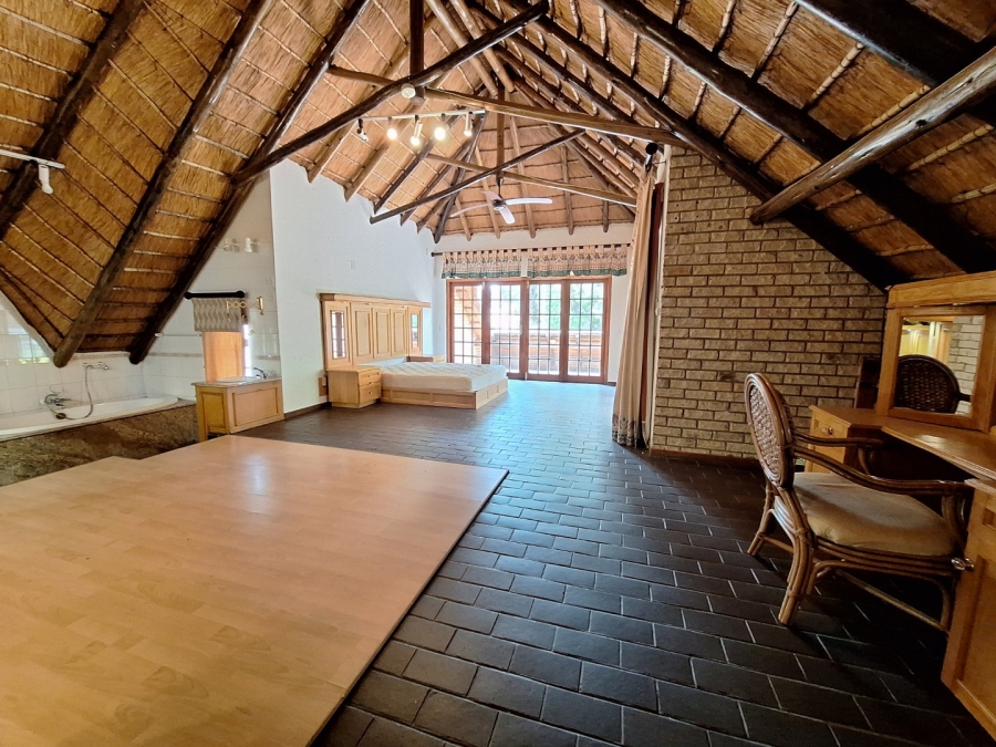 5 Bedroom Property for Sale in Mooivallei Park North West